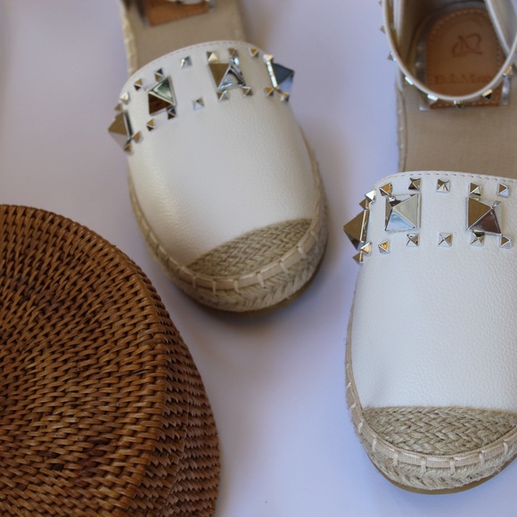 🚨LAST PAIR!!//The Francesca// White Espadrille - Picture 5 of 7